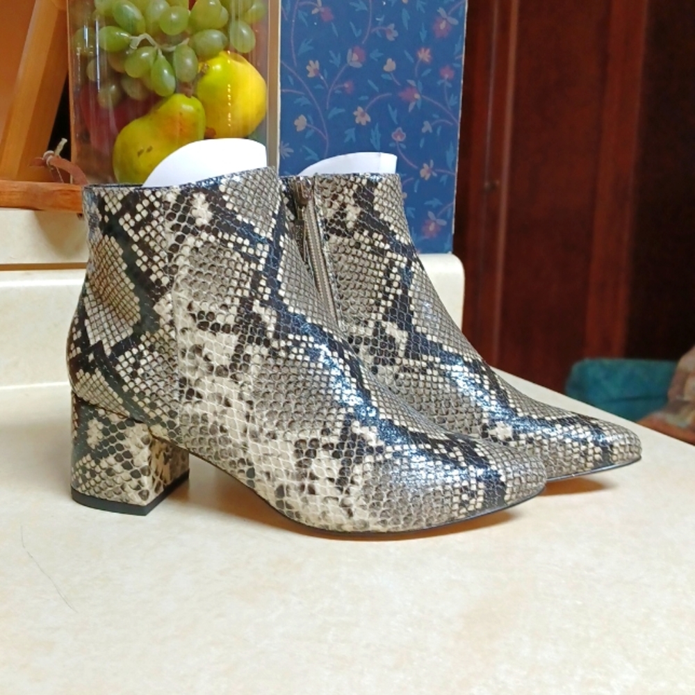 👉NWOT! MICHAEL Michael Shannon, Chunky heeled Cardi Boots New,  SZ 6